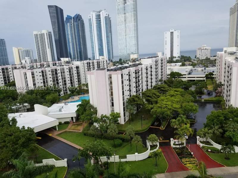 1 bedroom Condominium at 17021 N Bay Rd 412-Iv, Plaza Of Americas Condo P, Sunny Isles Beach — photo 4