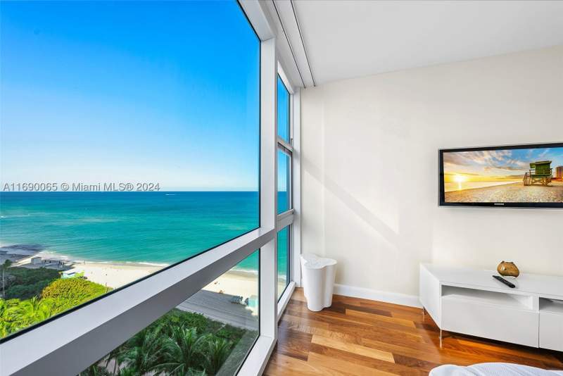 1 bedroom Condominium at 6801 Collins Ave 1203, Central Carillon Beach Co, Miami Beach — photo 4