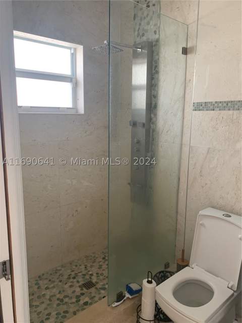 310 191st Ter, Sunny Isles Beach FL - photo 20 of 36