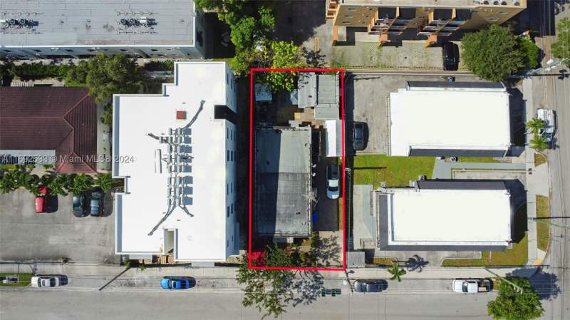 3 bedroom SingleFamilyResidence at 520 SW 11th Ave, Lawrence Estate Land Co, Miami — photo 2