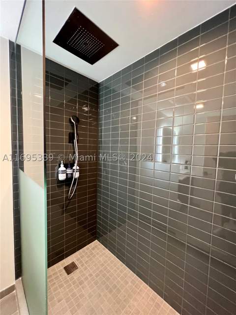 227 NE 2nd St 2613, Miami FL - photo 13 of 37