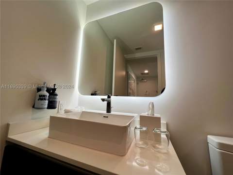 227 NE 2nd St 2613, Miami FL - photo 14 of 37