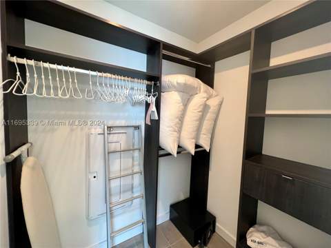 227 NE 2nd St 2613, Miami FL - photo 15 of 37