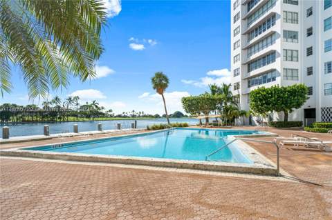 9102 W Bay Harbor 4B, Bay Harbor Islands FL - photo 10 of 18