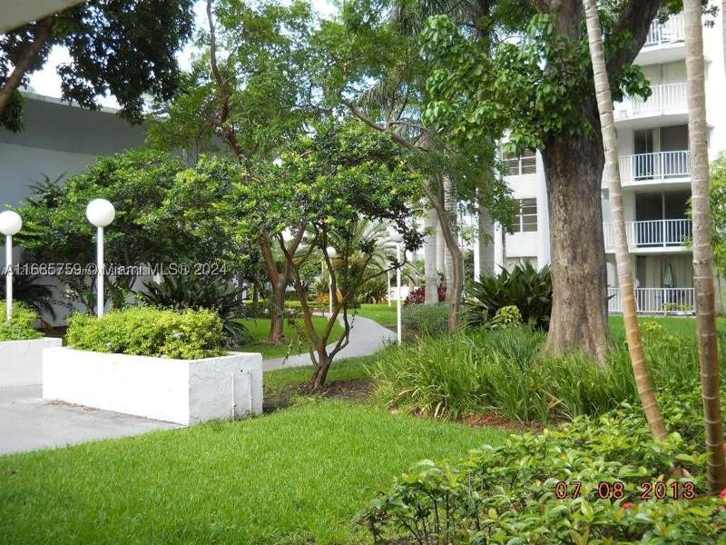 1 bedroom Condominium at 498 NW 165th St Rd D-607, Montecarlo Condo, Miami — photo 2