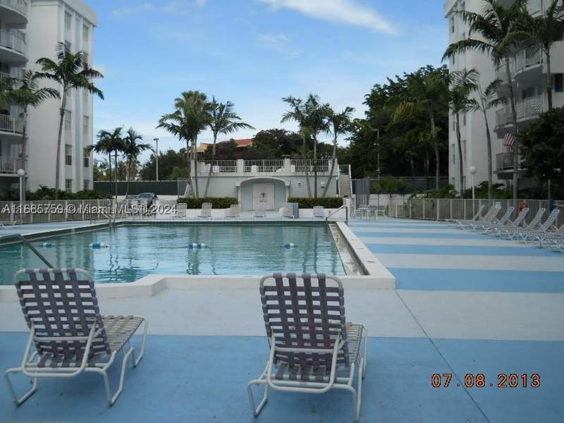 1 bedroom Condominium at 498 NW 165th St Rd D-607, Montecarlo Condo, Miami — photo 3
