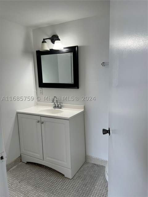 498 NW 165th St Rd D-607, Miami FL - photo 6 of 10