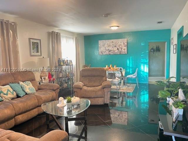 3 bedroom SingleFamilyResidence at 161 NW 35th St, Wynd Wood Park, Miami — photo 4