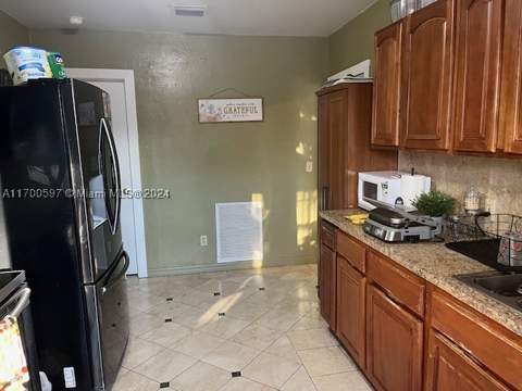 161 NW 35th St, Miami FL - photo 9 of 36