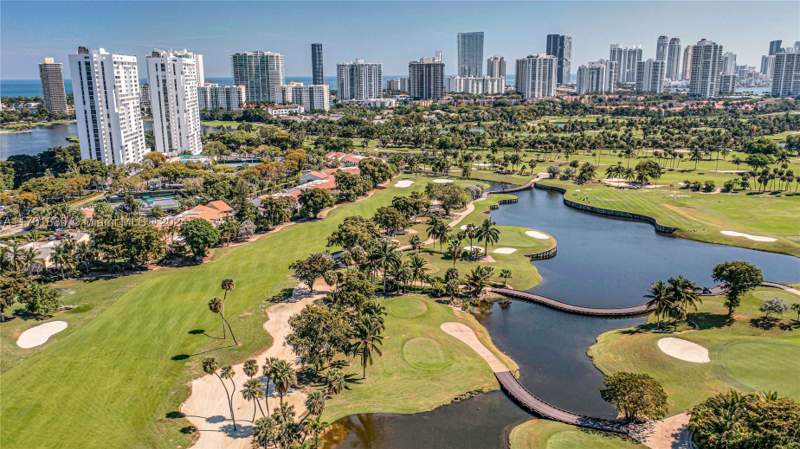 2 bedroom Condominium at 20379 W Country Club Dr Ph-36, Coronado Condo-Tower II, Aventura — photo 2