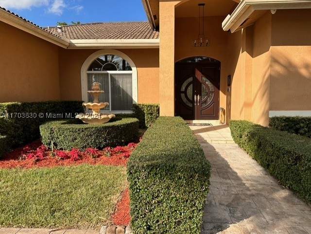5 bedroom SingleFamilyResidence at 10601 SW 128th St, Clover Sub 1st Addn, Miami — photo 2