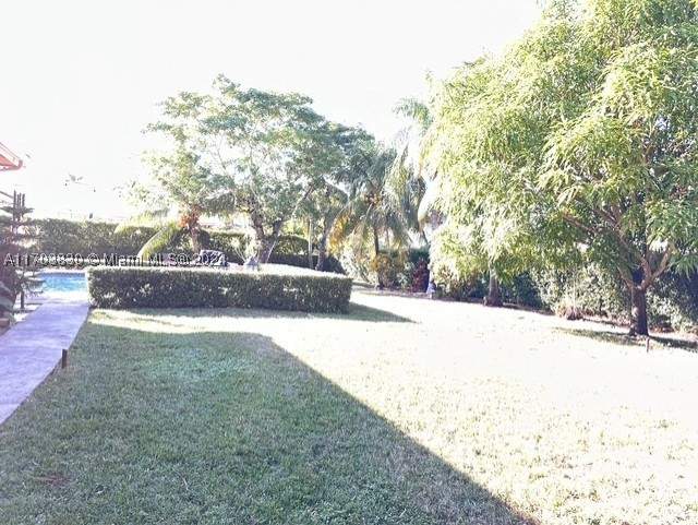 5 bedroom SingleFamilyResidence at 10601 SW 128th St, Clover Sub 1st Addn, Miami — photo 5