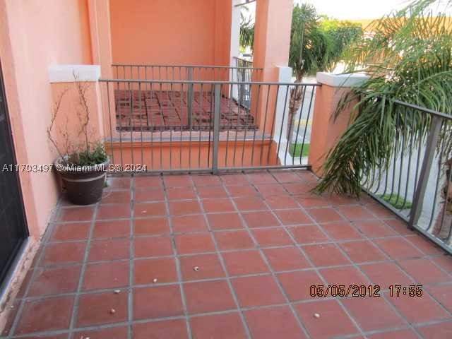 3 bedroom Townhouse at 20820 San Simeon Way 26-G, Lakeview Twhs At Calif Cl, Miami — photo 3