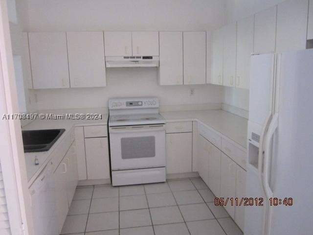 3 bedroom Townhouse at 20820 San Simeon Way 26-G, Lakeview Twhs At Calif Cl, Miami — photo 5