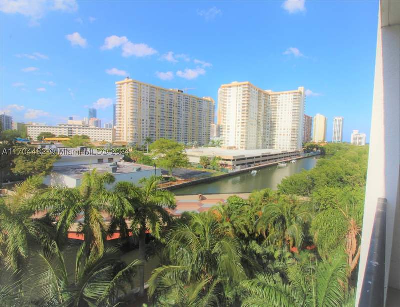 2 bedroom Condominium at 17150 N Bay Rd 2612, Porto Bellagio Condo, Sunny Isles Beach — photo 3