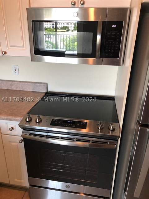 17150 N Bay Rd 2612, Sunny Isles Beach FL - photo 6 of 26