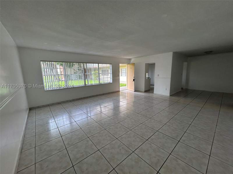 2 bedroom Condominium at 11855 NE 19th Dr 8, Sutton House Condo, North Miami — photo 3