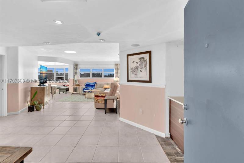 2 bedroom Condominium at 1881 Washington Ave 16H, Octagon Towers I Condo, Miami Beach — photo 4