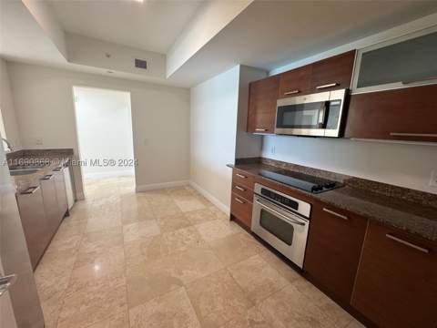 3330 NE 190 St 1215, Aventura FL - photo 10 of 35