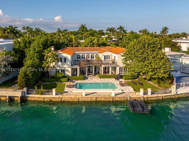 4 bedroom SingleFamilyResidence at 11 E Rivo Alto Dr, Rivo Alto Amd, Miami Beach — photo 2