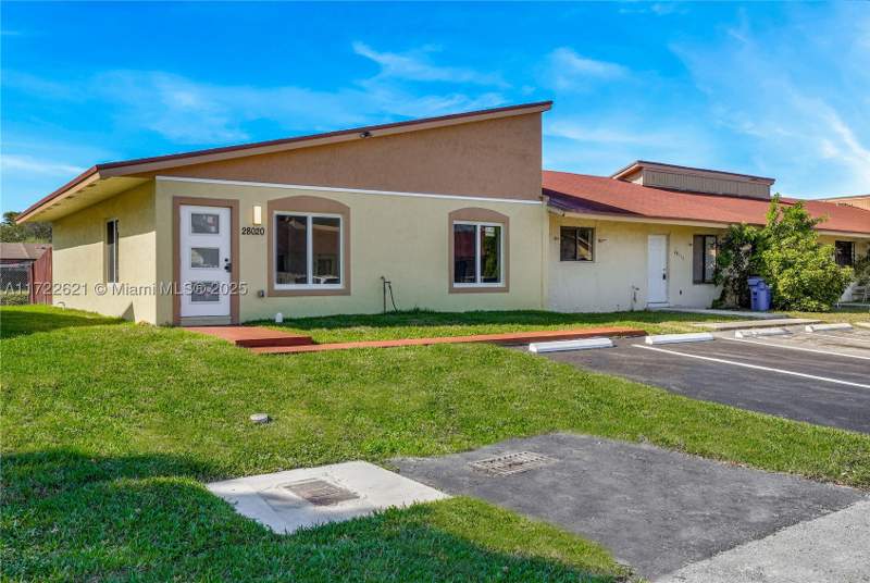 3 bedroom Townhouse at 28020 SW 141st Pl 0, Waterside Townhomes Sec 1, Homestead — photo 4