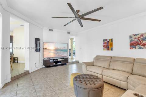 8135 NW 164th Ter, Miami Lakes FL - photo 13 of 52