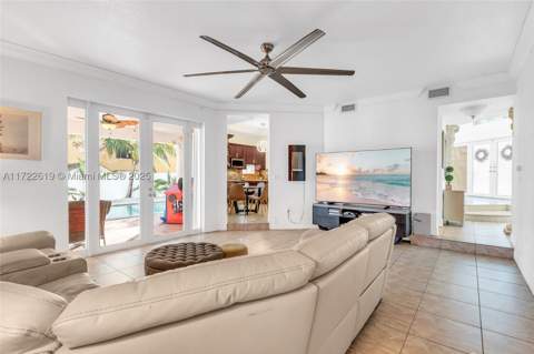 8135 NW 164th Ter, Miami Lakes FL - photo 14 of 52