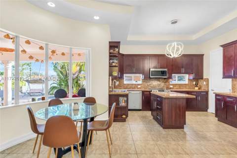 8135 NW 164th Ter, Miami Lakes FL - photo 15 of 52