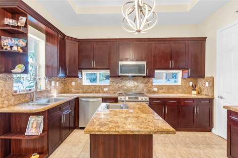 8135 NW 164th Ter, Miami Lakes FL - photo 17 of 52