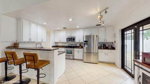 5323 NW 109th Ct, Doral FL - photo 11 of 36