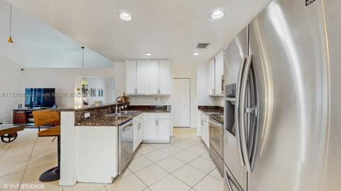 5323 NW 109th Ct, Doral FL - photo 12 of 36