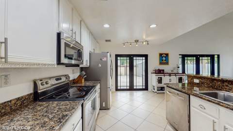 5323 NW 109th Ct, Doral FL - photo 13 of 36
