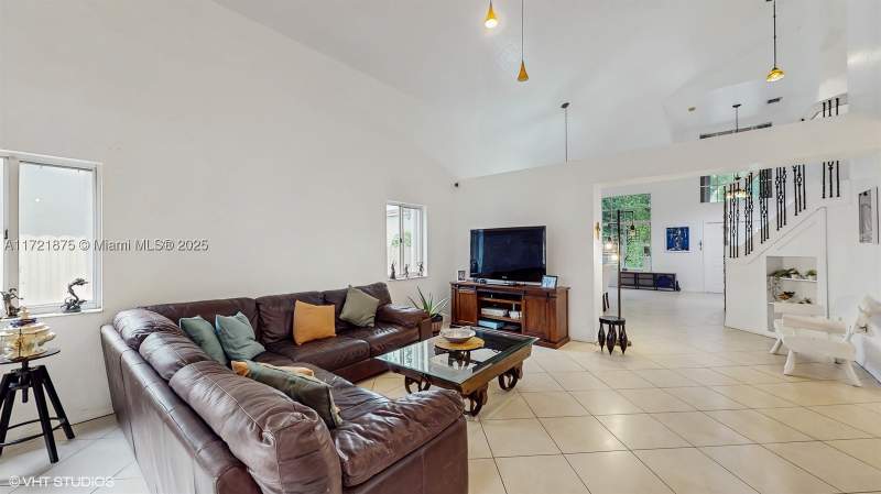 4 bedroom SingleFamilyResidence at 5323 NW 109th Ct, The Reserve At Doral, Doral — photo 5