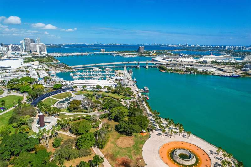 3 bedroom Condominium at 50 Biscayne Blvd 4208, 50 Biscayne Condo, Miami — photo 2