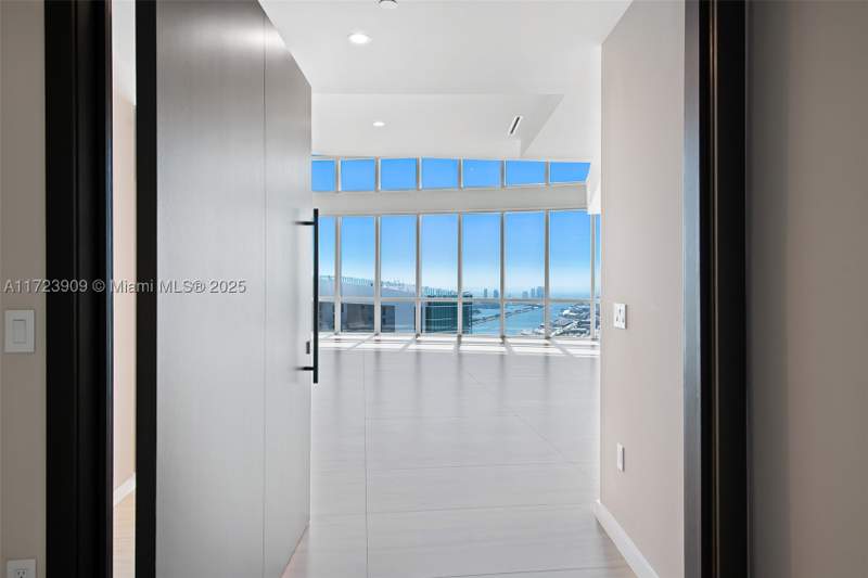 5 bedroom Condominium at 851 NE 1st Ave Ph 5411, Paramount Miami Worldcent, Miami — photo 2