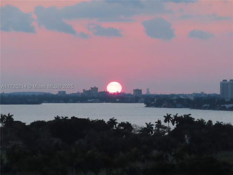 1 bedroom Condominium at 5701 Collins Ave 1011, Arlen Beach Condo, Miami Beach — photo 2