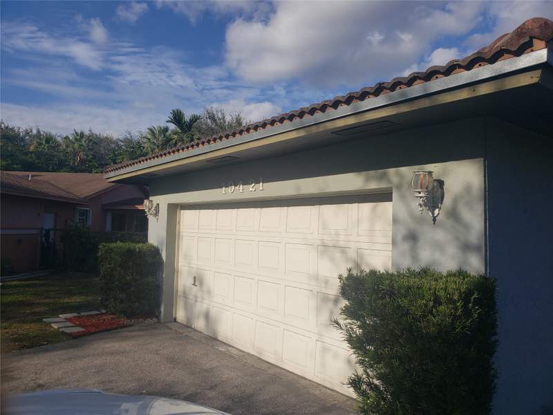 4 bedroom SingleFamilyResidence at 19421 NW 18th Court, Rolling Oaks Estates, Miami Gardens — photo 3
