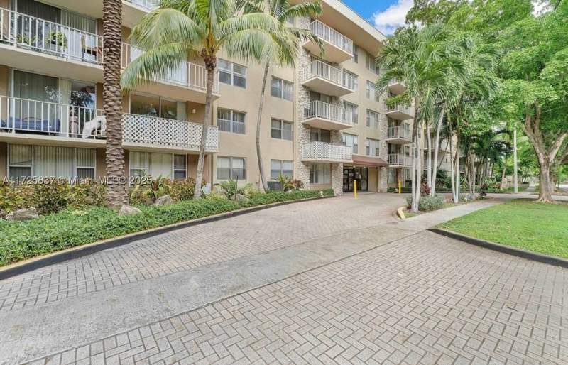1 bedroom Condominium at 1805 Sans Souci Blvd 429, Bayview Palms Condo, North Miami — photo 3