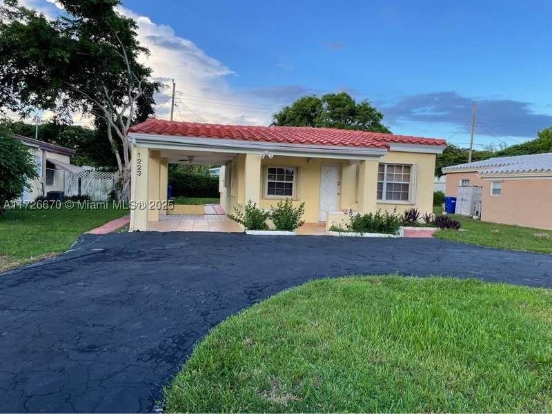 2 bedroom SingleFamilyResidence at 1223 NE 181st St, Fulford By The Sea Rev Pl, North Miami Beach — photo 3