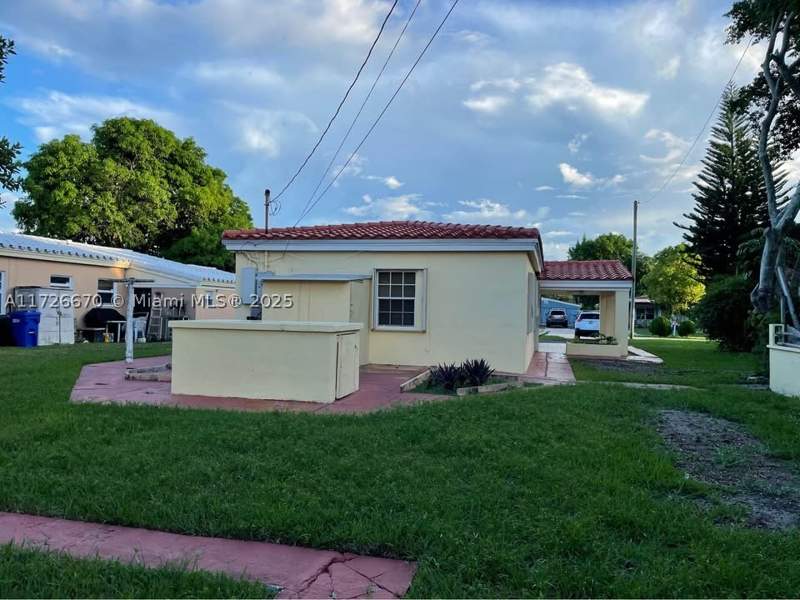 2 bedroom SingleFamilyResidence at 1223 NE 181st St, Fulford By The Sea Rev Pl, North Miami Beach — photo 5
