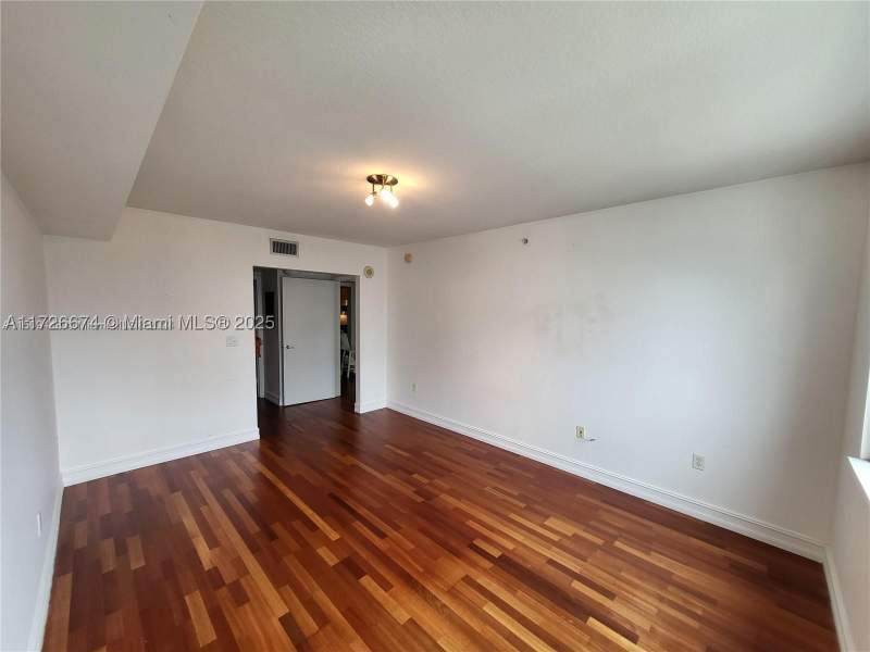 1 bedroom Condominium at 31 SE 5th St 2409, Brickell On The River N T, Miami — photo 5