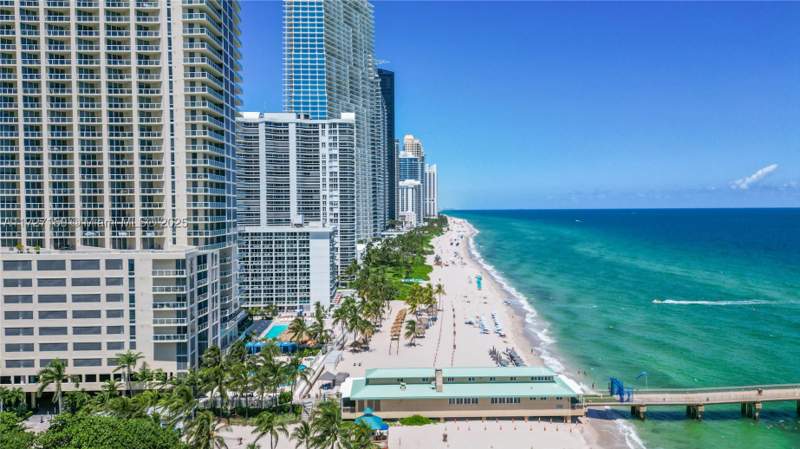 2 bedroom Condominium at 16699 Collins Ave 2709, La Perla Condo, Sunny Isles Beach — photo 5