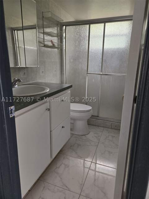160 NE 203rd Ter 18, Miami Gardens FL - photo 10 of 40