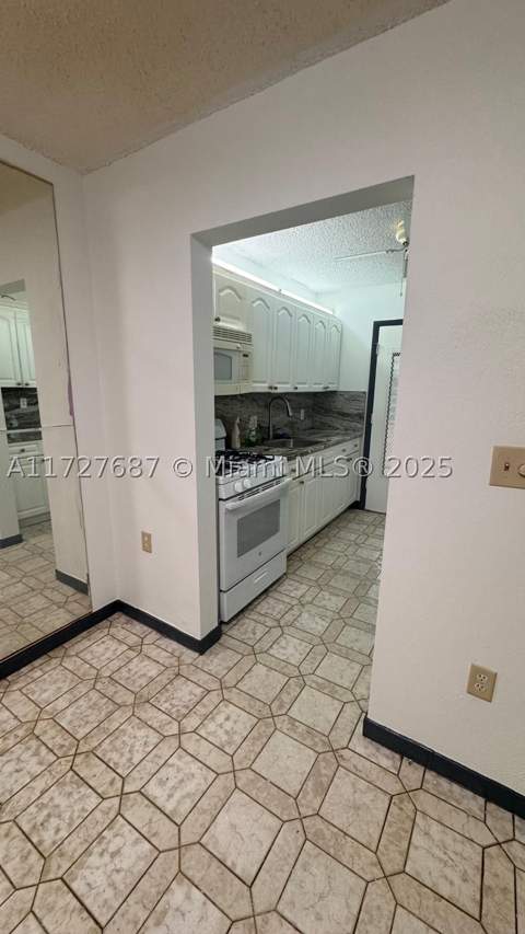 160 NE 203rd Ter 18, Miami Gardens FL - photo 17 of 40