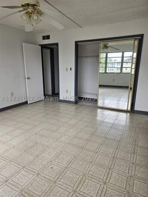 160 NE 203rd Ter 18, Miami Gardens FL - photo 6 of 40