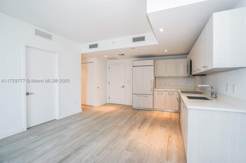 1 bedroom Condominium at 55 SW 9 Street 1407, Brickell Heights West, Miami — photo 2