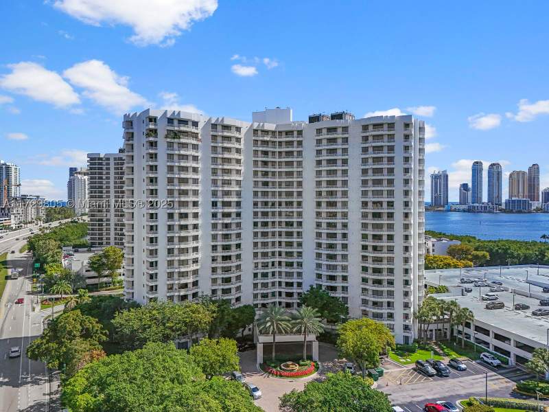 2 bedroom Condominium at 3300 NE 192nd St 603, Parc Central Aventura Eas, Aventura — photo 2