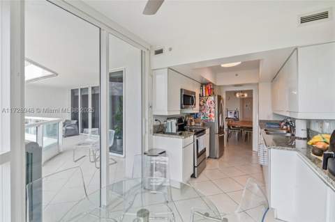 21205 Yacht Club Dr 805, Aventura FL - photo 12 of 32