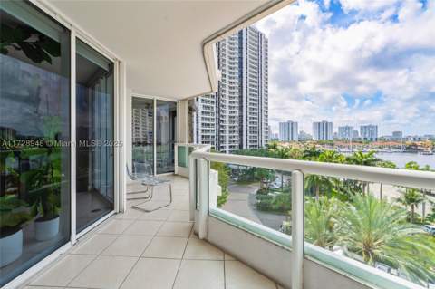 21205 Yacht Club Dr 805, Aventura FL - photo 13 of 32