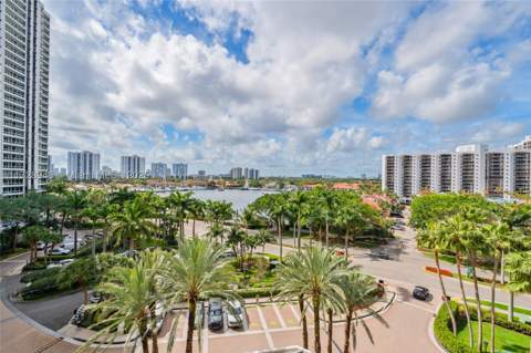 21205 Yacht Club Dr 805, Aventura FL - photo 14 of 32